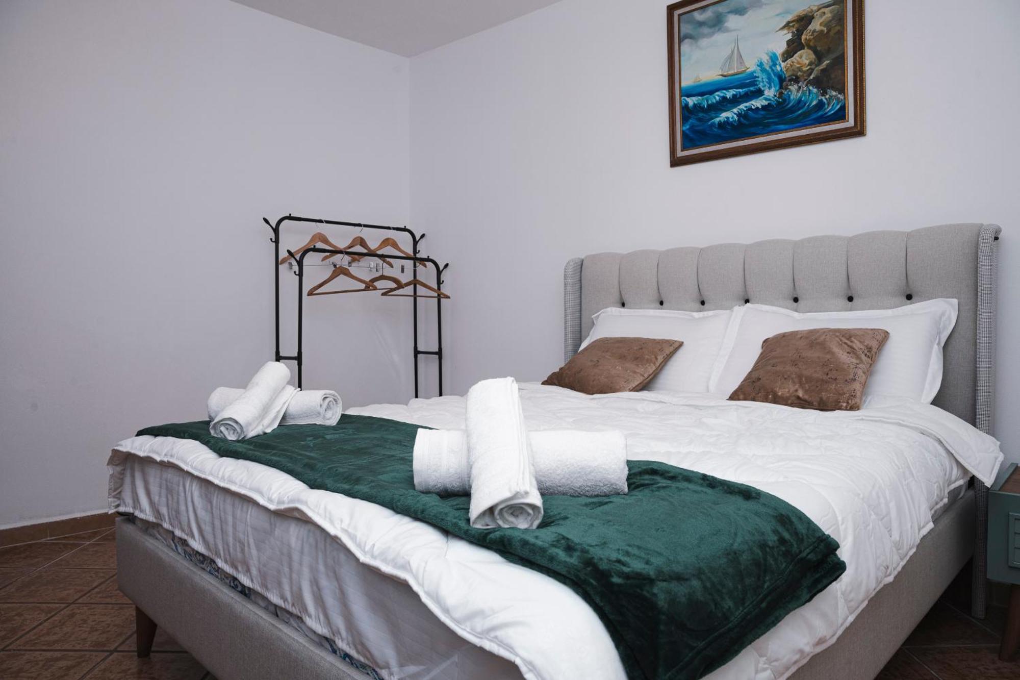Via Albania - Myslym Shyri Apartament