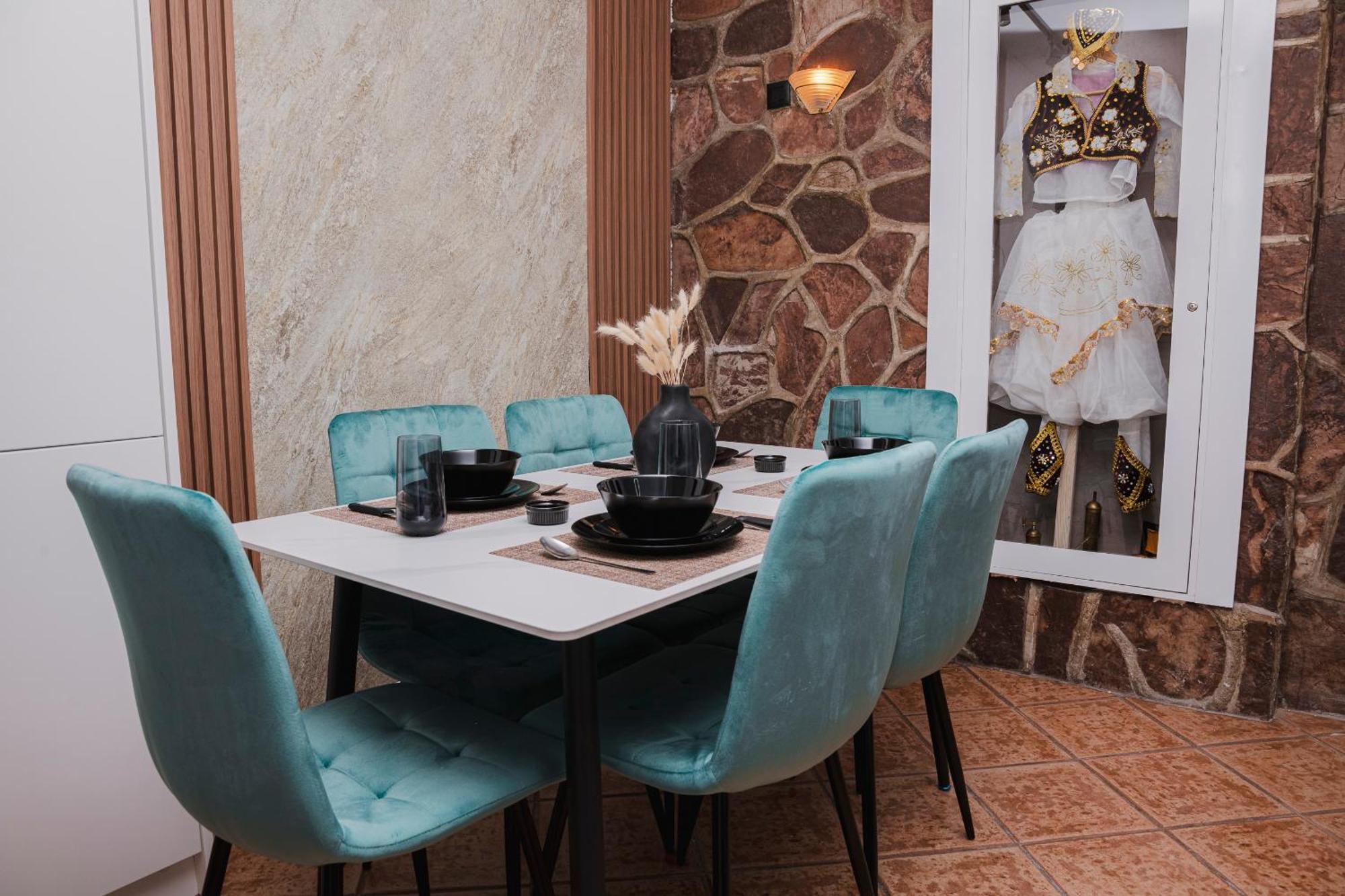 Apartment Via Albania - Myslym Shyri *